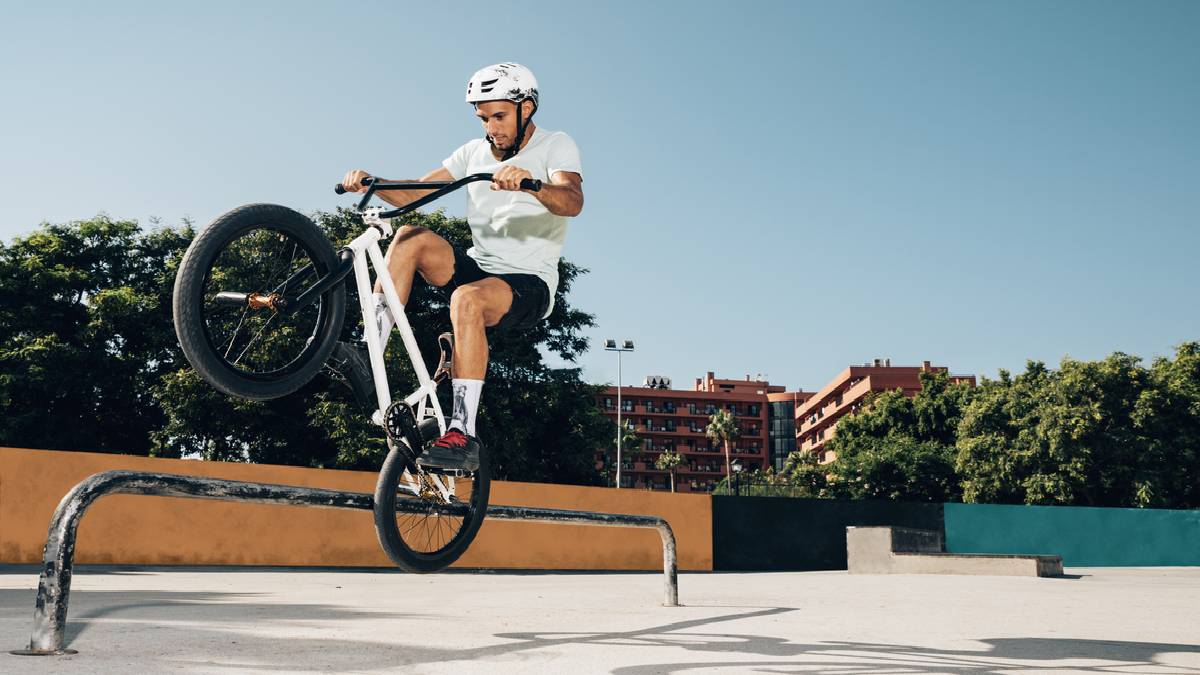 Manobras de bicicleta que são 'febre' nas periferias promovem encontros e  ocupam espaços