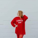 Conheça o estilo oversized, um tipo de visual caracterizado por combinar roupas mais largas, priorizando o conforto do usuário