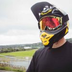 O capacete para motocross é um dos itens de segurança indispensáveis para a prática Saiba como escolher o melhor equipamento