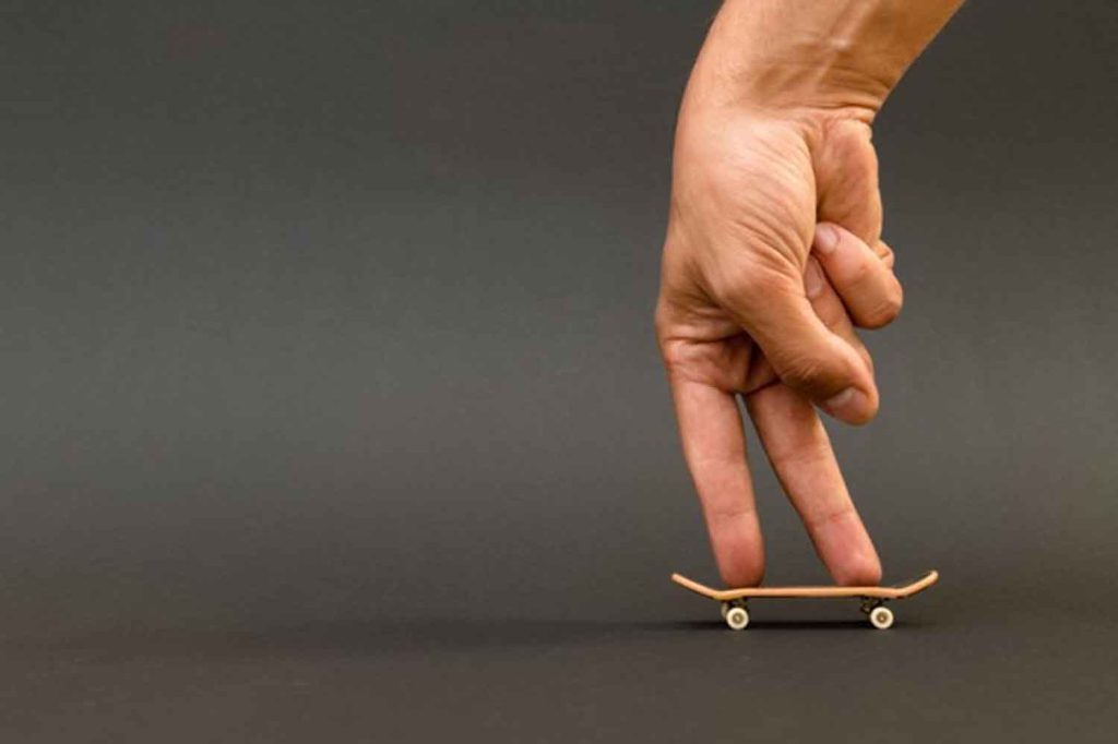 MONTANDO O FINGERBOARD MAIS BARATO - SKATE DE DEDO 