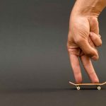 O fingerboard se tornou muito famoso no anos 80, com isso, acompanhe dicas para se divertir com o seu skate de dedo