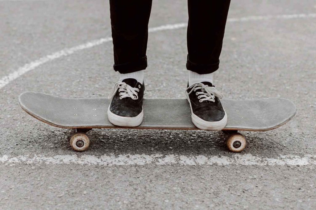 O skate tem um história longa e muitos fatos aconteceram desde o seu surgimento. Acesse e conheça as principais curiosidades do skateboard de todos os tempos