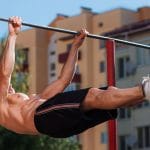 Calistenia são exercícios com o uso da força do corpo e acrobacias, que traz um ótimo estilo de vida, bem estar e melhora a saúde