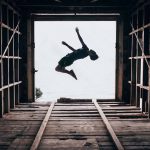 O parkour é um esporte radical muito praticado em grandes cidades e centros urbanos que cresce cada dia, então veja mais neste artigo