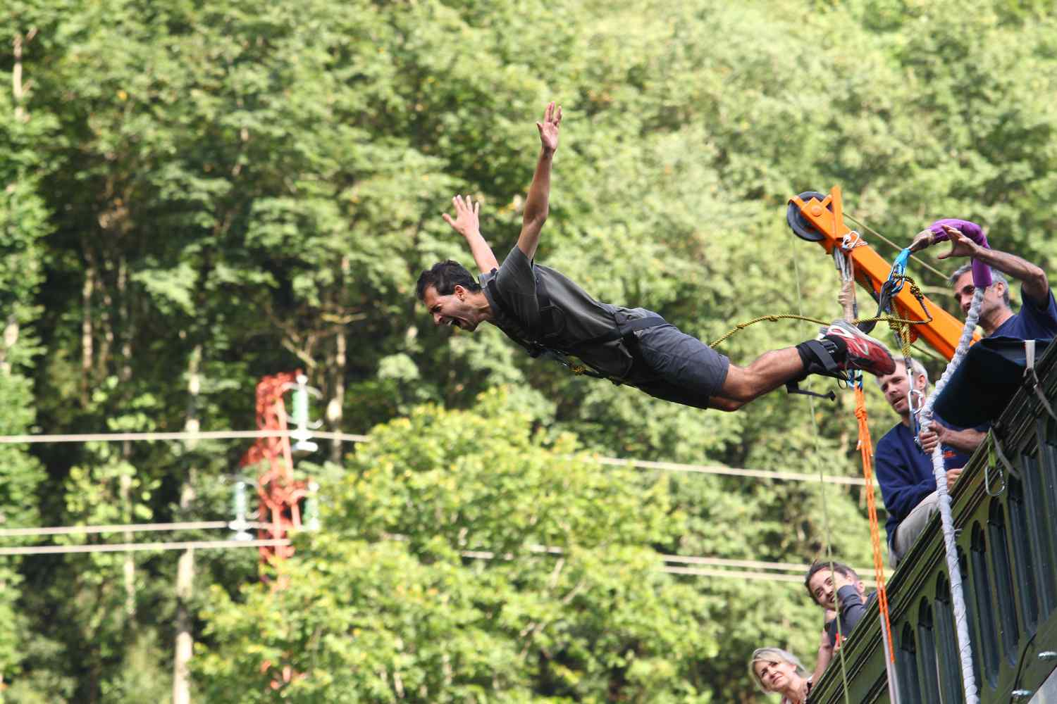 Veja os benefícios da prática de bungee jumping