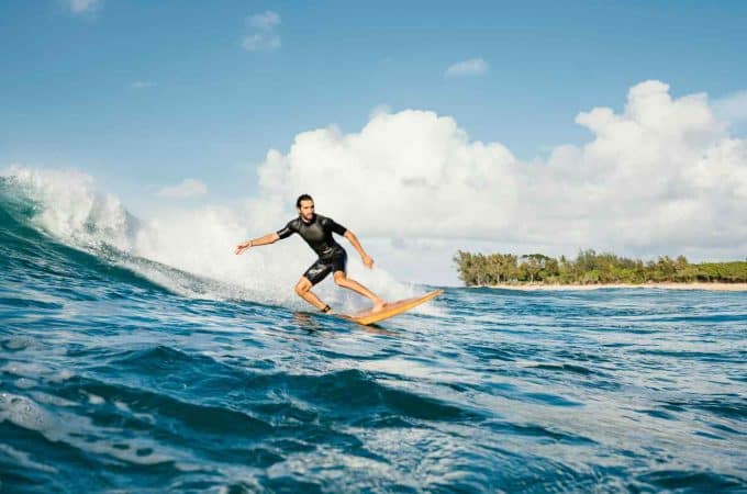 Cuidados na hora de surfar: divirta-se e se mantenha longe dos riscos