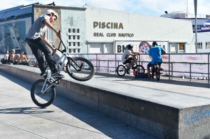 Manobras de bicicleta que são 'febre' nas periferias promovem encontros e  ocupam espaços