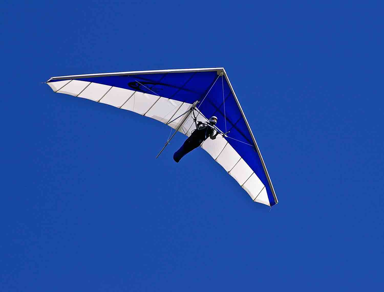 A asa delta é um esporte incrível que permite voar em diferentes alturas levando muita adrenalina e diversão para quem pratica