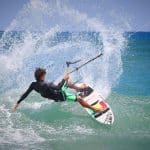 Descubra 7 esportes aquáticos saudáveis e divertidos para todas as idades, que podem ser praticados em piscinas ou na natureza.