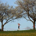 Descubra as diferentes modalidades do slackline e conheça um pouco desse esporte que vai desafiar o seu equilíbrio.