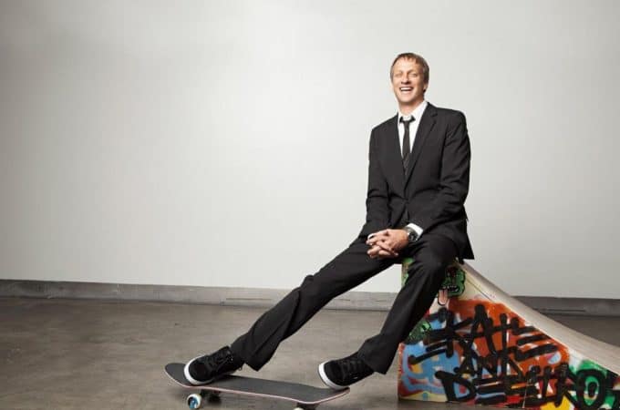 Conheça Tony Hawk, as suas manobras e entenda o motivo do norte-americano ser o skatista mais consagrado da história