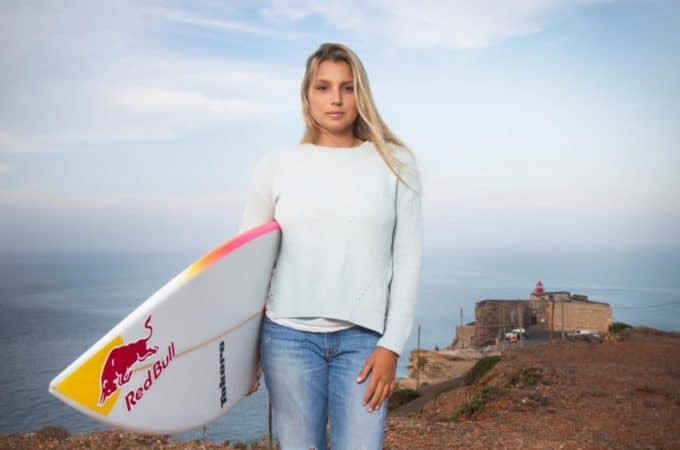 Maya Gabeira: carreira e superação no surfe