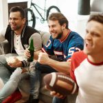 Assistir a programas de esportes na TV vai além de uma mera diversão, pois lhe permite sentir a adrenalina de assisti-los de casa.